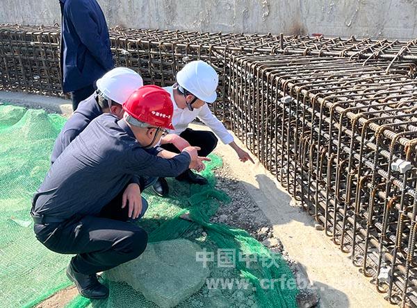 冠梁钢筋现场验收 (2) 冠梁钢筋现场验收 (2)
